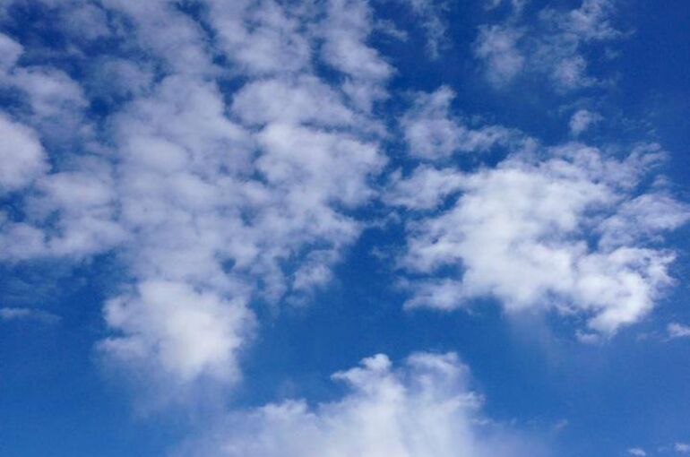 スカイブルーの空